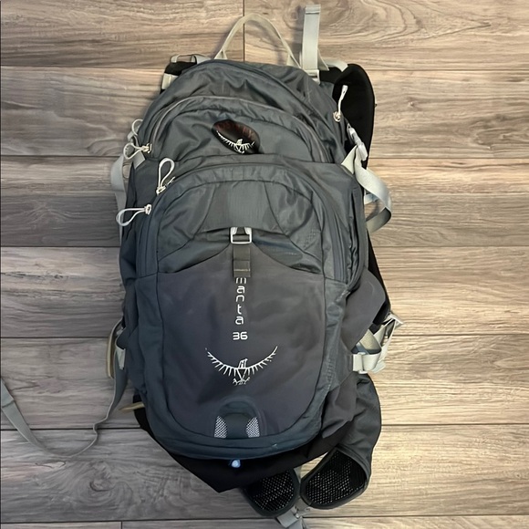 Osprey Manta 36 Backpack - Picture 1 of 9